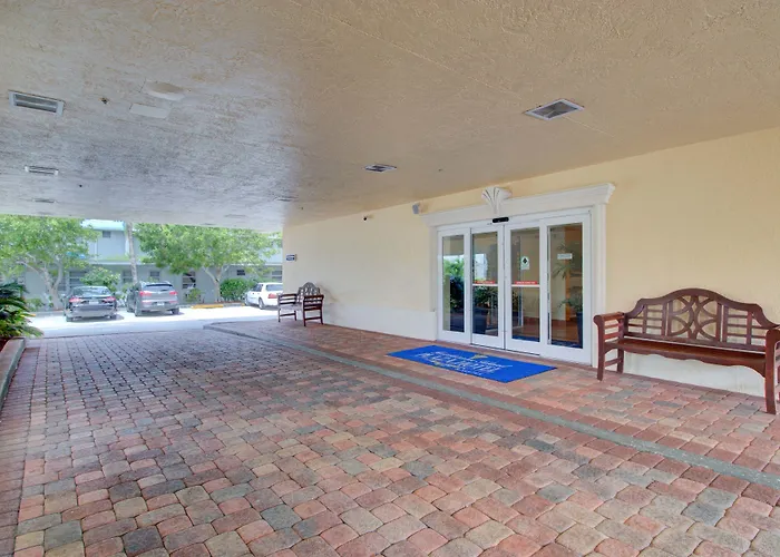 Hutchinson Island Hotel