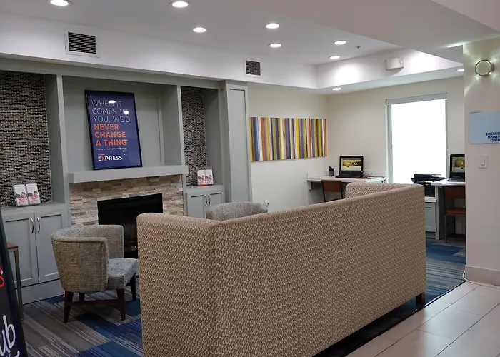 Holiday Inn Express Hotel & Suites Columbus By Ihg