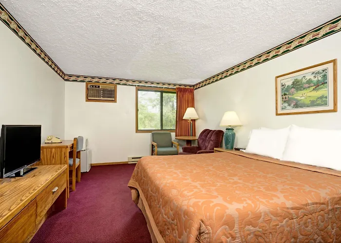 Super 8 By Wyndham Chaska
