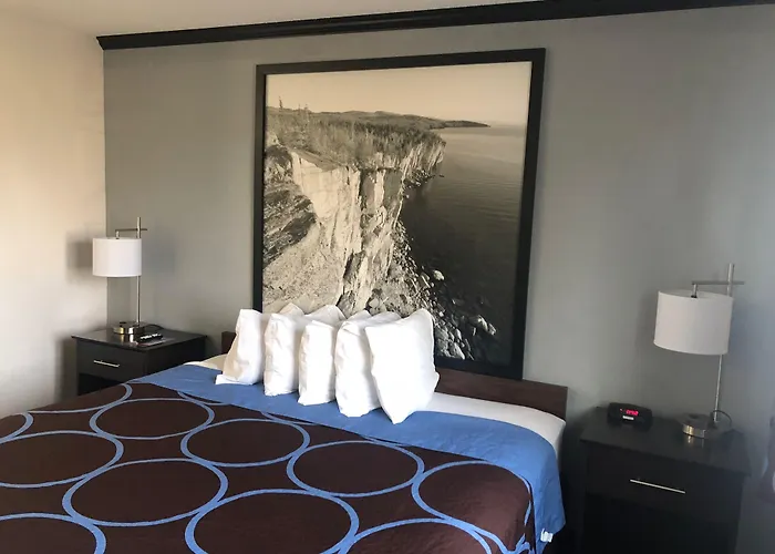 Super 8 By Wyndham Duluth