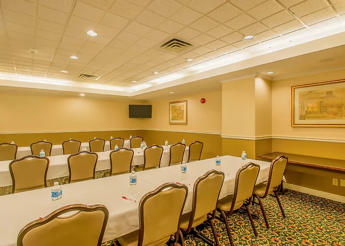 Ramada By Wyndham Niagara Falls Near The Falls