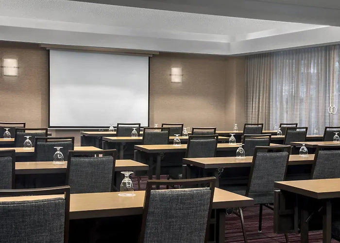 Courtyard By Marriott Jersey City Newport