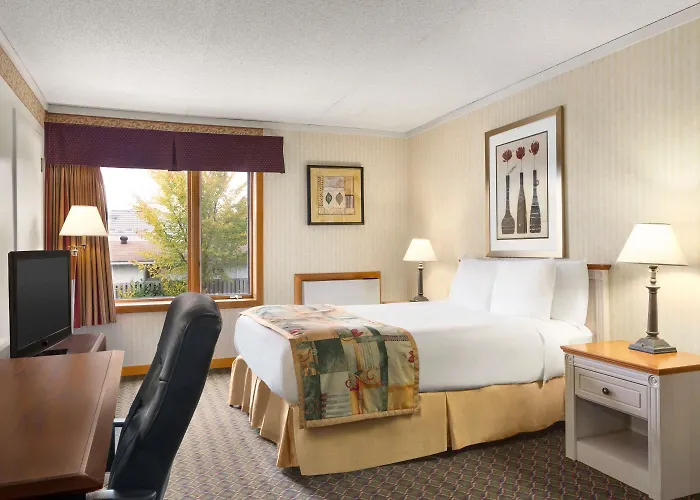 Travelodge By Wyndham Owen Sound On