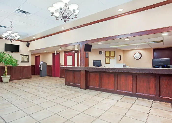 Ramada By Wyndham Red Deer Hotel & Suites