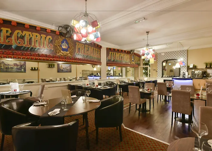 Crown & Mitre Hotel