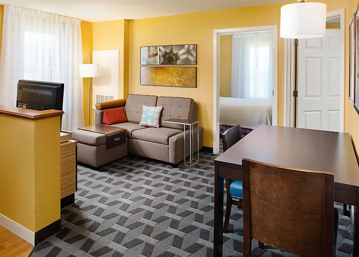 Towneplace Suites By Marriott Manchester-Boston Regional Airport