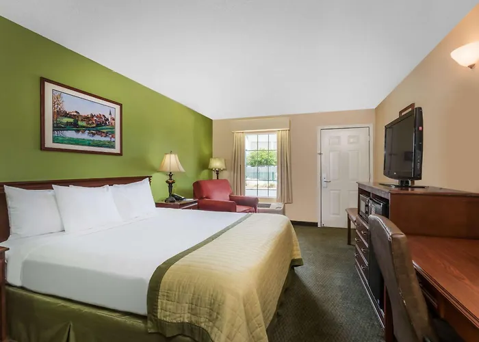 Baymont By Wyndham Waycross