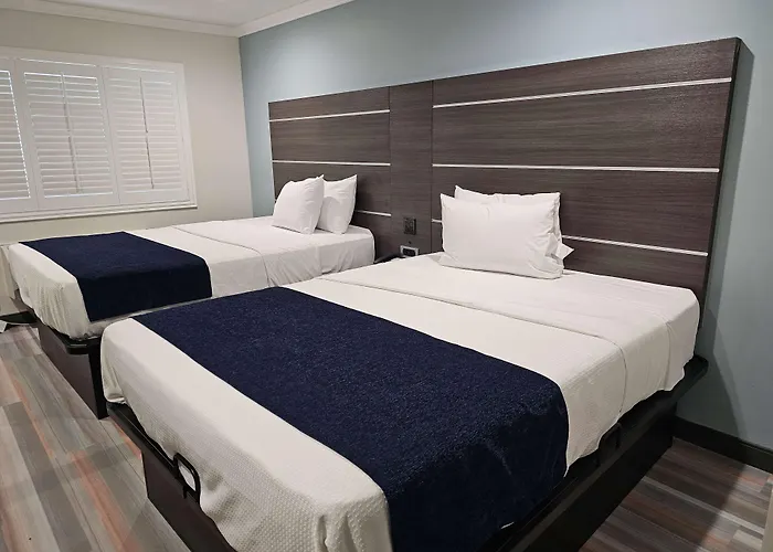 Travelodge Inn & Suites By Wyndham Fullerton