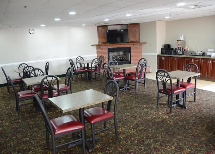 Super 8 By Wyndham Louisville/Expo Center
