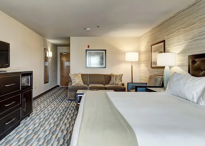 Holiday Inn Express Hotel & Suites Warwick-Providence Airport By Ihg