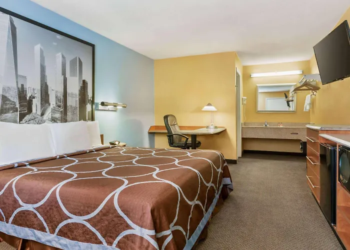 Super 8 By Wyndham Findlay