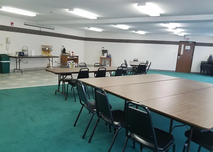 Americas Best Value Inn & Suites - Tahquamenon Country