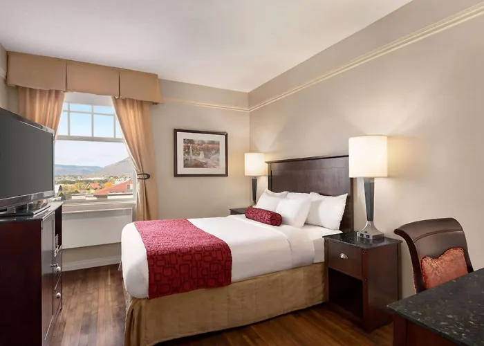 The Plaza Hotel Downtown, Trademark Collection By Wyndham