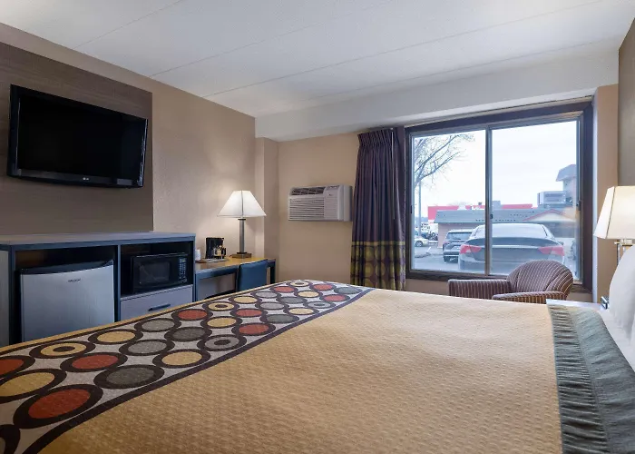 Super 8 By Wyndham Owatonna