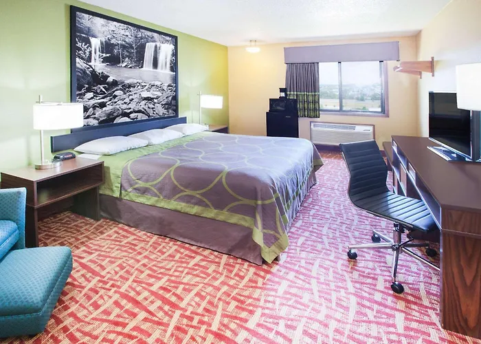 Super 8 By Wyndham Van Buren/Ft. Smith Area