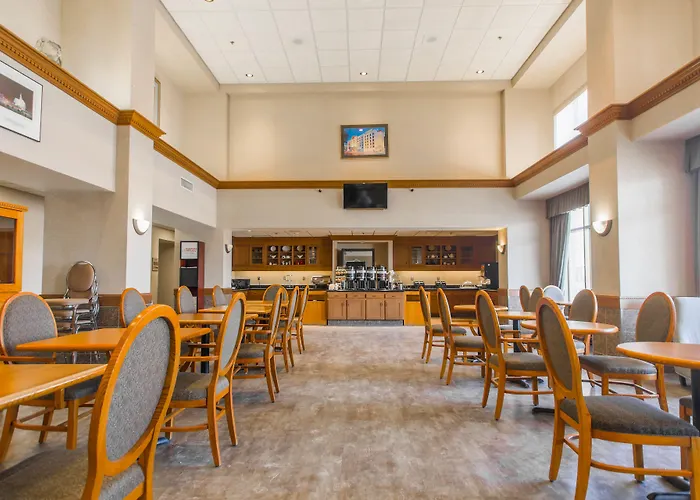 Humphry Inn And Suites