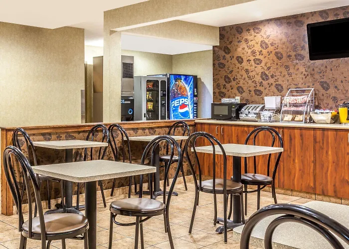 Super 8 By Wyndham Liverpool/Clay/Syracuse Area