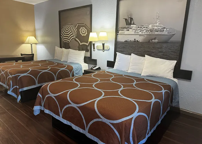Super 8 By Wyndham Galveston