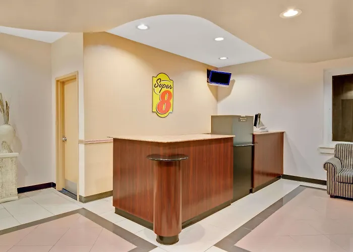 Super 8 By Wyndham Milford/New Haven
