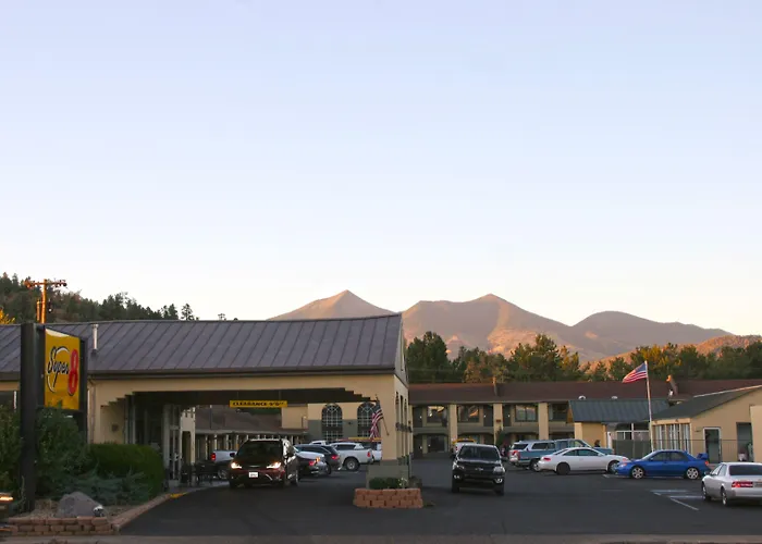 Super 8 By Wyndham Nau/Downtown Conference Center