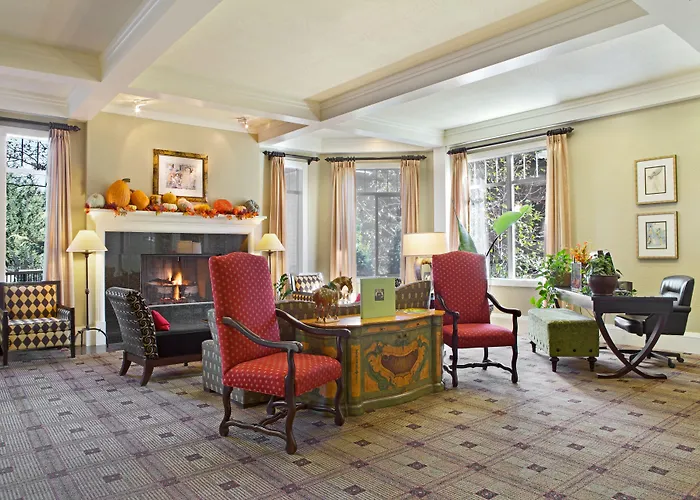 Plaza Inn & Suites At Ashland Creek
