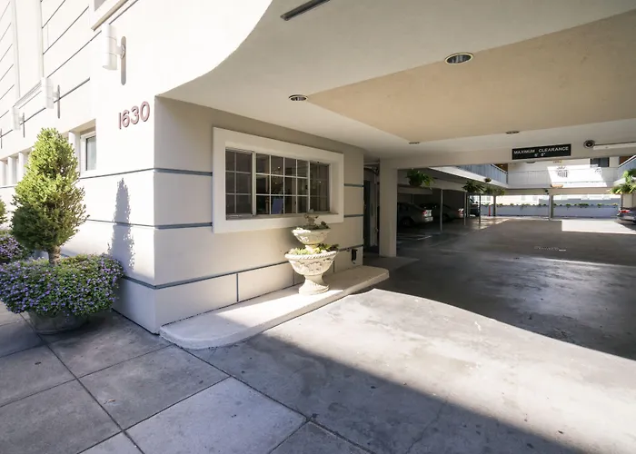 Nob Hill Motor Inn -Newly Updated Rooms!