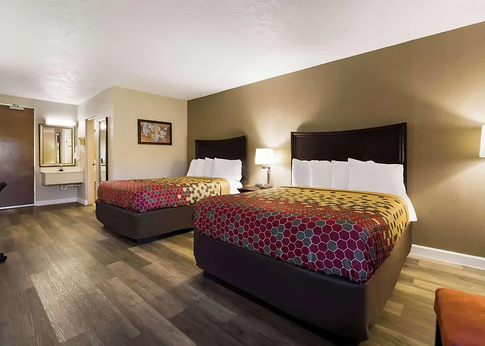 Perry Inn & Suites National Fairground I 75