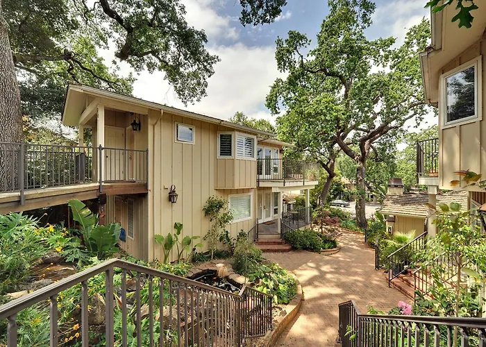 Saratoga Oaks Lodge