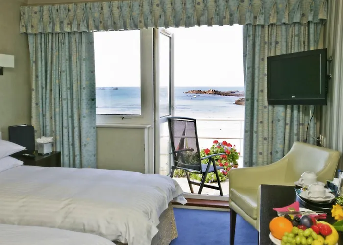 Cobo Bay Hotel