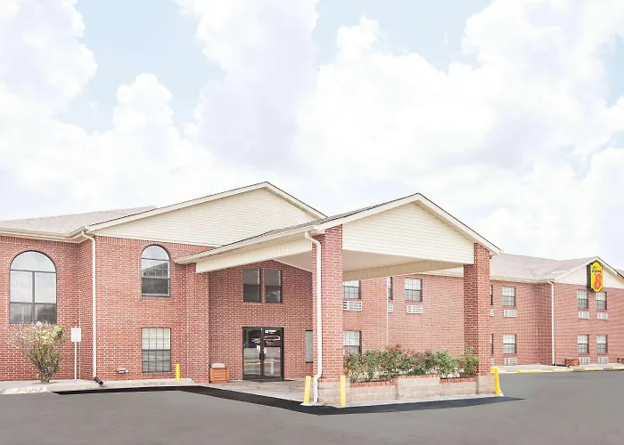 Super 8 By Wyndham White Hall
