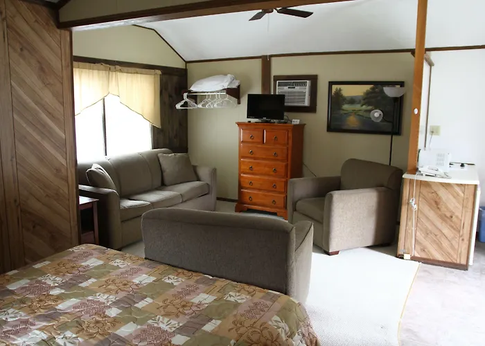 Kennebunk Gallery Motel And Cottages