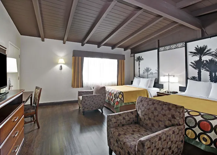 Super 8 By Wyndham Los Angeles-Culver City Area