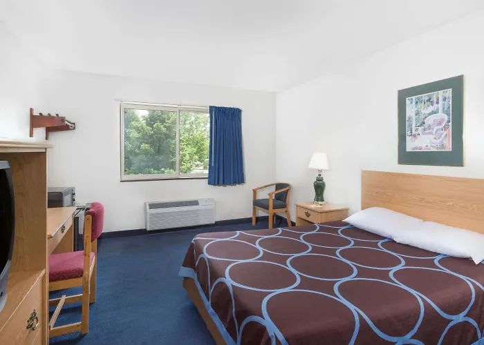 Super 8 By Wyndham Kingston