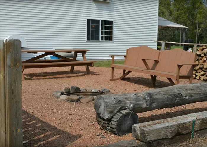 Adams Inn And Suites