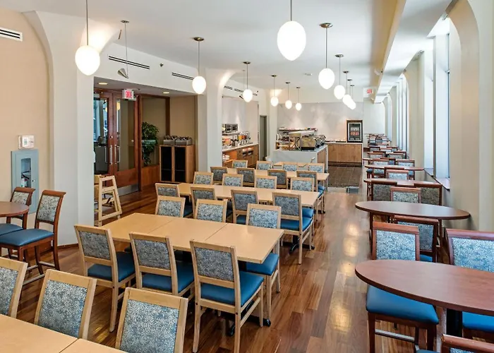 Le Square Phillips Hotel & Suites