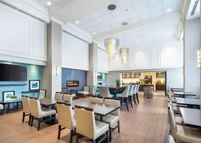 Hampton Inn & Suites By Hilton Toronto Airport