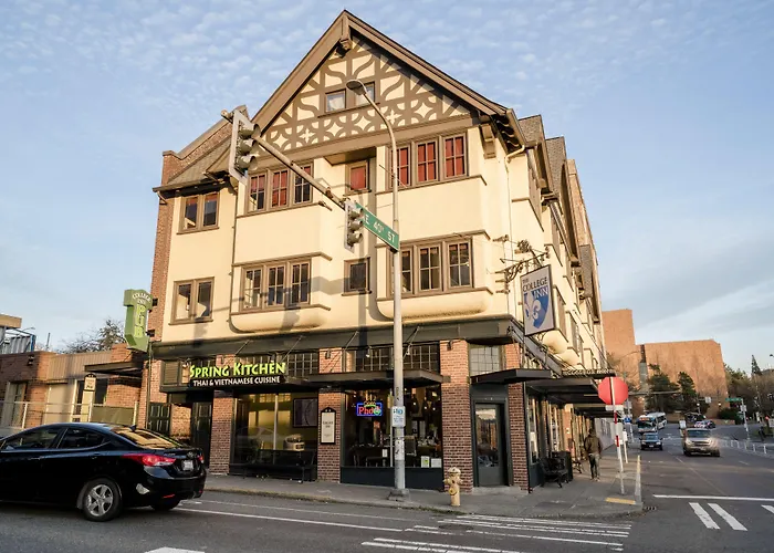 College Inn Hotel