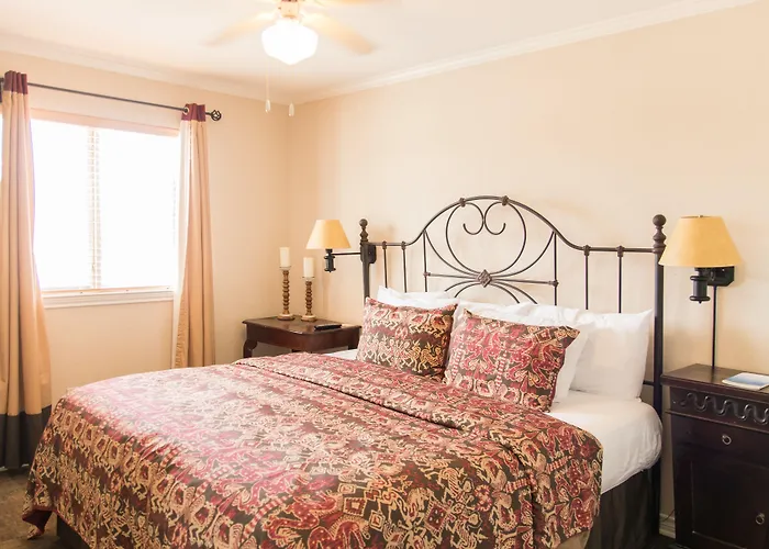 Vineyard Court Designer Suites Hotel
