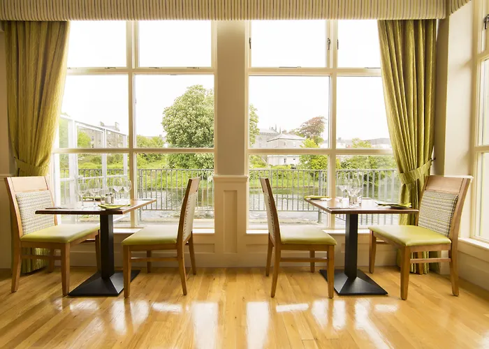 Riverside Hotel