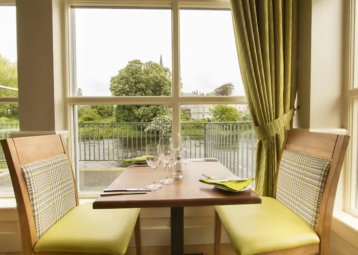 Riverside Hotel