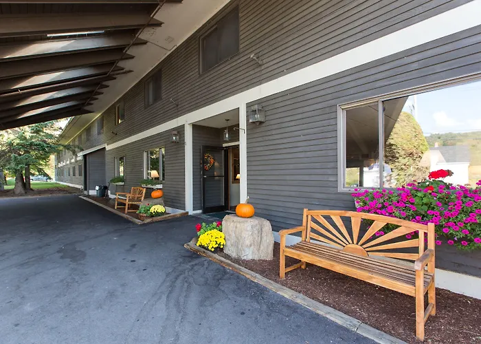 Commodores Inn