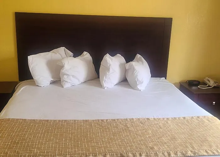 Travelodge By Wyndham Airport Platte City