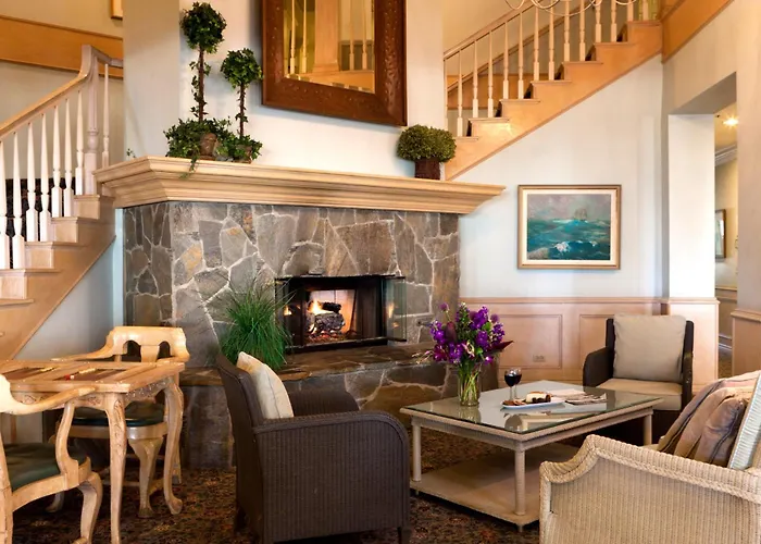 Blue Lantern Inn, A Four Sisters Inn