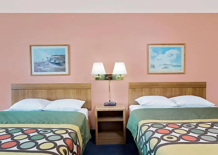 Super 8 By Wyndham Sturgeon Bay