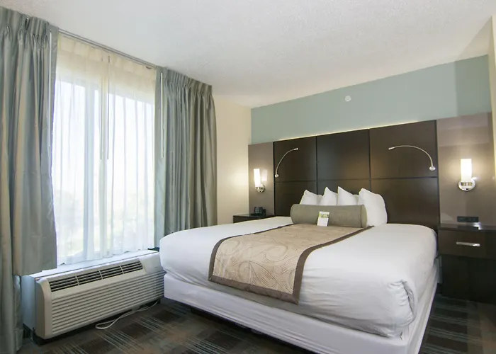 Wingate By Wyndham - Orlando International Airport- Free Hot Breakfast
