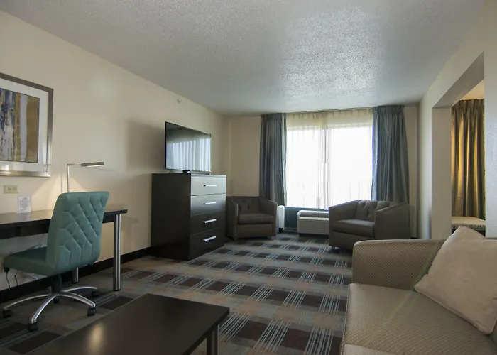 Wingate By Wyndham - Orlando International Airport- Free Hot Breakfast