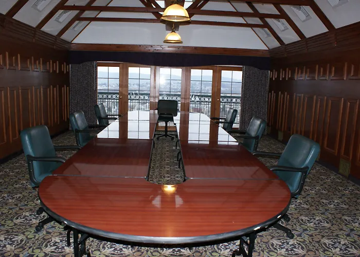 Host Inn An All Suites Hotel