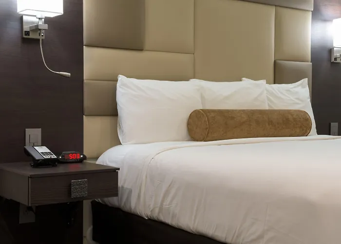 Hotel Xilo Glendale