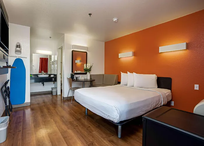 Motel 6-Temecula, Ca - Historic Old Town