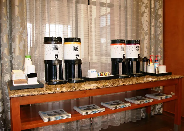 Hampton Inn & Suites By Hilton Manchester Bedford